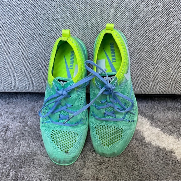 NIKE FREE RUNS - Picture 1 of 4